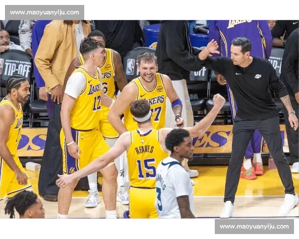 伤兵满营仍破敌！无詹无东契奇，里夫斯 51 分助湖人客场奏凯