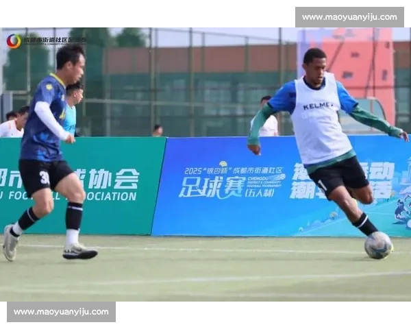 银杏杯燃动蓉城！2025 成都社区足球总决赛开幕