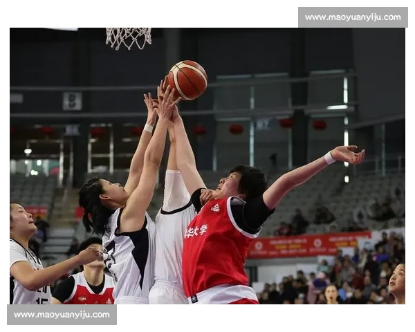 日本女篮顽强拼搏挑战美国女篮 强强对决激烈角逐展现篮球魅力