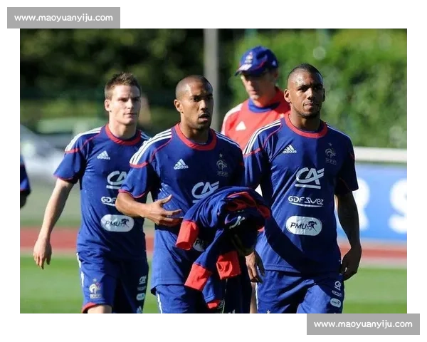 曼联对阵斯旺西精彩对决全场集锦战术解析与关键瞬间回顾赛事深度 曼联对阵斯旺西精彩对决全场集锦战术解析与关键瞬间回顾赛事深度